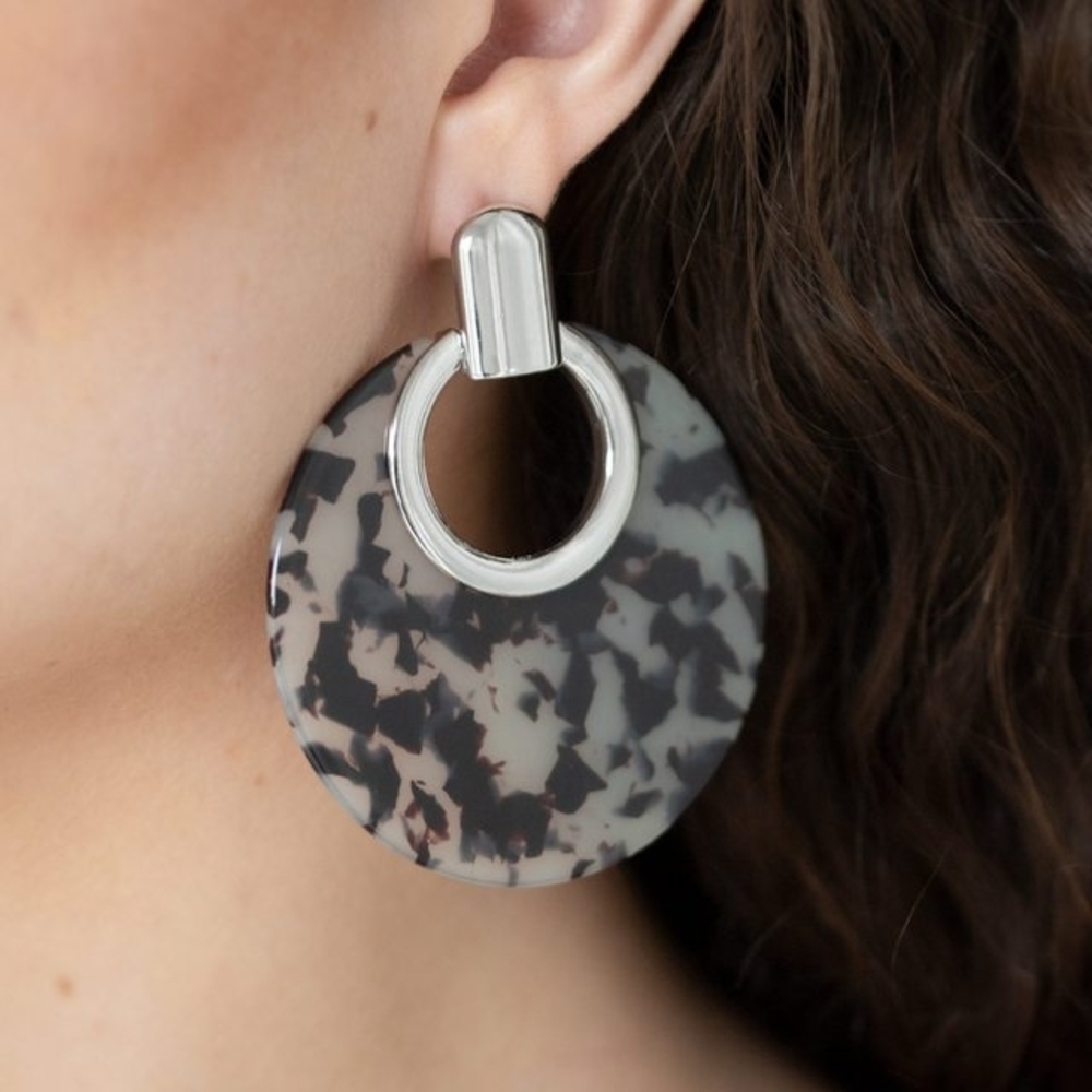 Paparazzi Metro Zoo Post Earrings